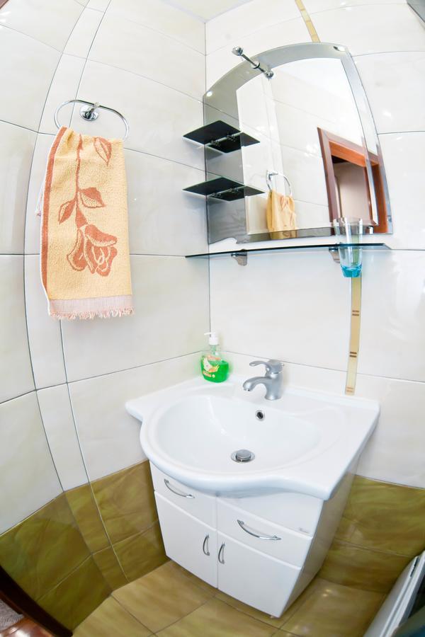 Затишна Квартирка Aparthotel Kremenciuk Exterior foto